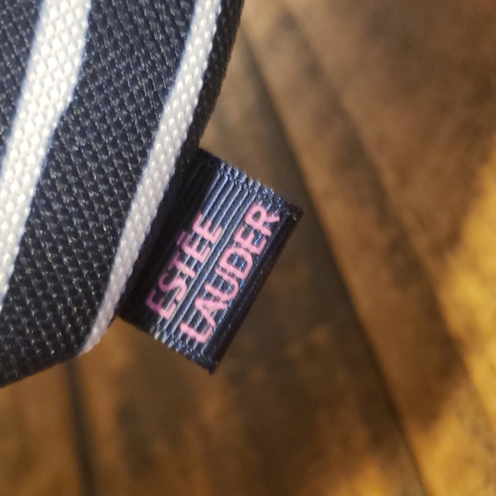 Estee Lauder bags - Picture 5 of 5